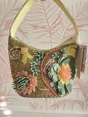 NWT Absolutely gorgeous handmade beaded floral purse with a boho beachy vibe